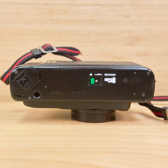 Yashica Auto Focus Motor, Full Automatic, 35mm Point and Shoot Film Camera - Picture 8 of 9